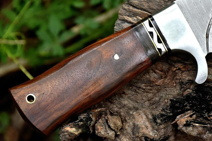 Skinner Knive with wood handle and damascus steel blade